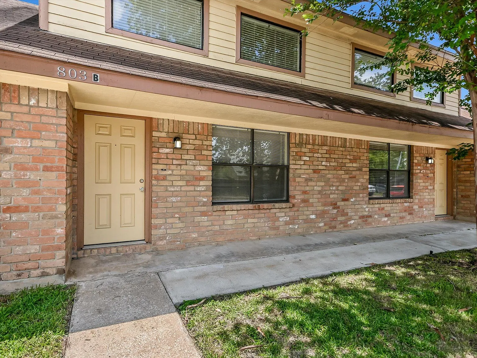 2 bed, 2.0 bath, 1276 sqft, $1,600 — Photo 2