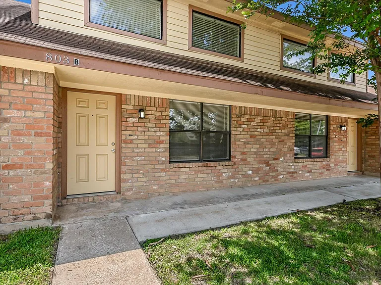 803 Valley View Dr #B — Photo 2
