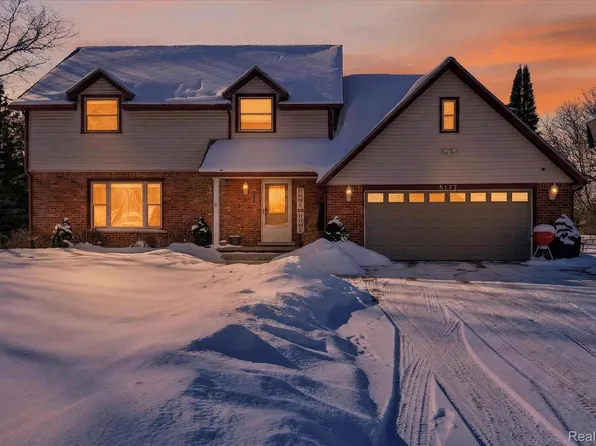 5177 Elizabeth Ln, Almont, MI 48003