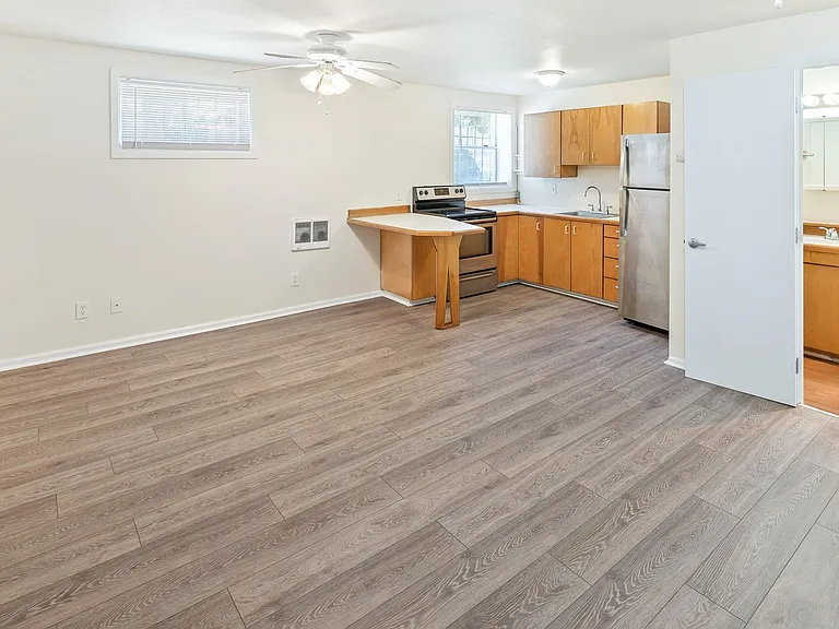 Abbottsford Apartments — Photo 102