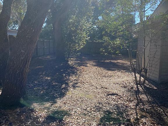 5th image of 114 NE 18th St