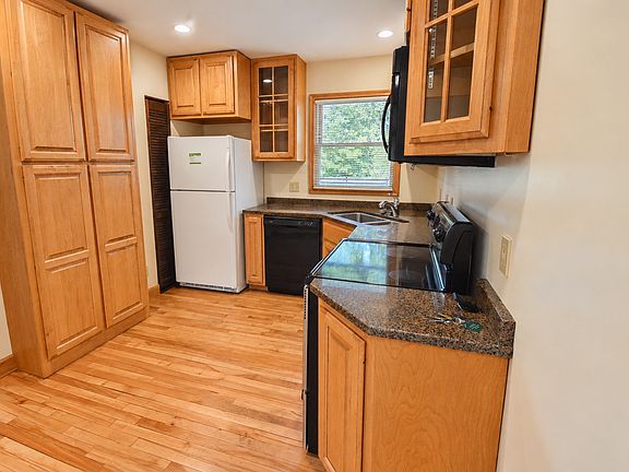 3rd image of 1407 Durand Ct SE