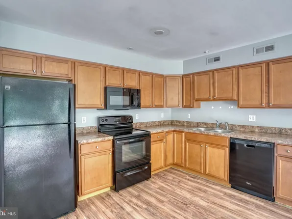 203 Hamilton St, Delaware City, DE 19706