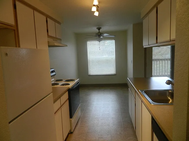 Springwater Trail Apartments — Photo 29