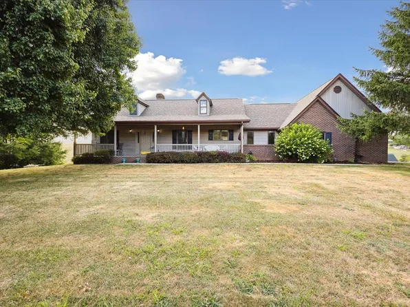 33325 Graceland Ln, Glade Spring, VA 24340