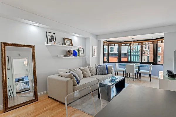 Sold by Iconik | media 4