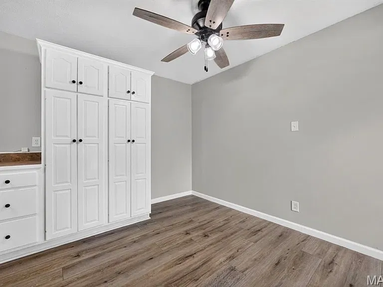 921 Gustane Dr — Photo 17