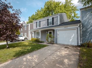 29W440 Candlewood Ln, Warrenville, IL 60555