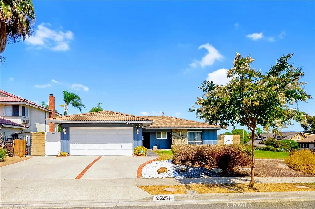 4 bed, 1574 sqft, $5,100 — Photo 2