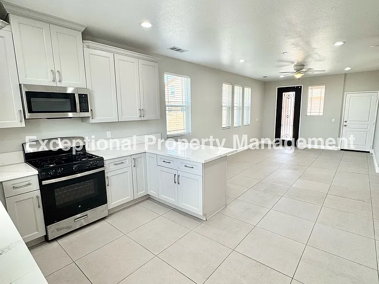 16265 Plum St — Photo 6