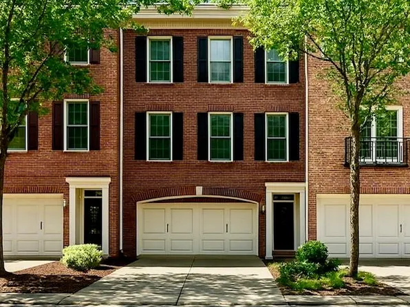 4405 Village Green Dr, Roswell, GA 30075