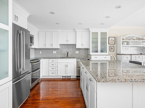 4th image of 1 Belmont Road #541