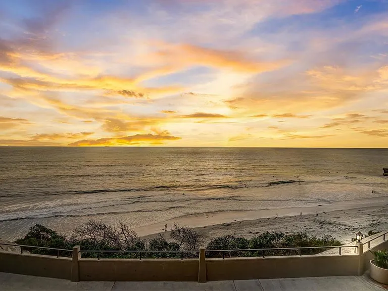 861 Beachfront Dr #B — Photo 22