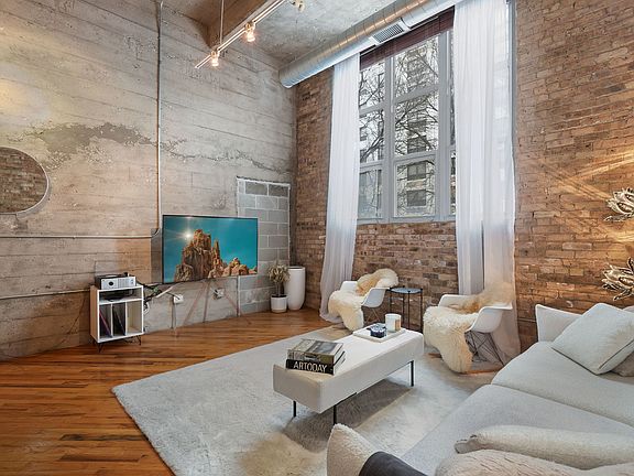 4th image of 1735 N Paulina St APT 204