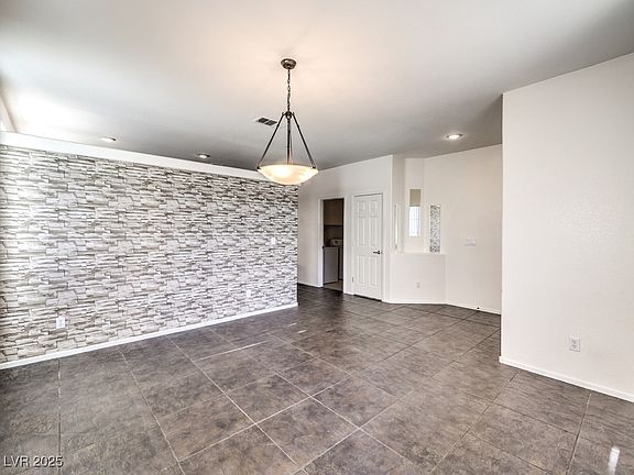 5th image of 10231 Queensbury Ave #0
