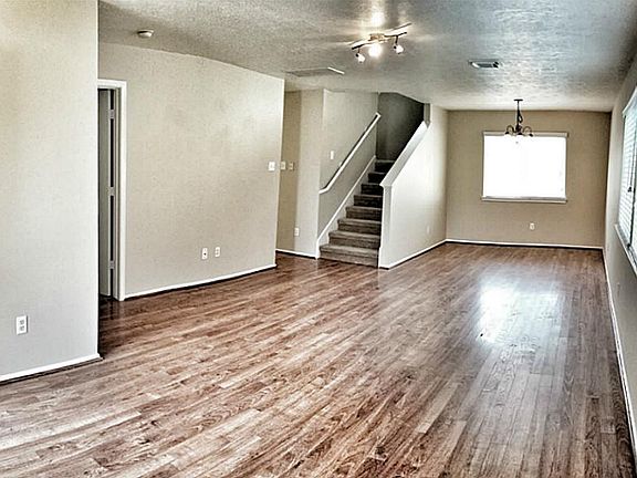 3rd image of 11819 Chanteloup Dr