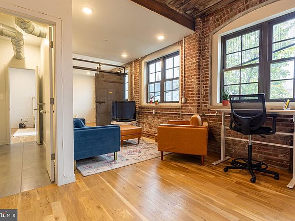 5th image of 1737 N Howard St #2B