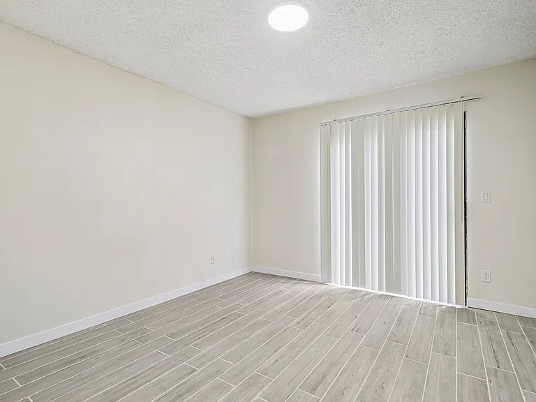 Windsor Building — Photo 15