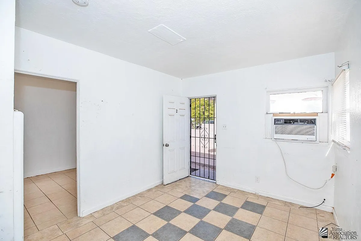 Building Photo - 531 S 1st Ave #2