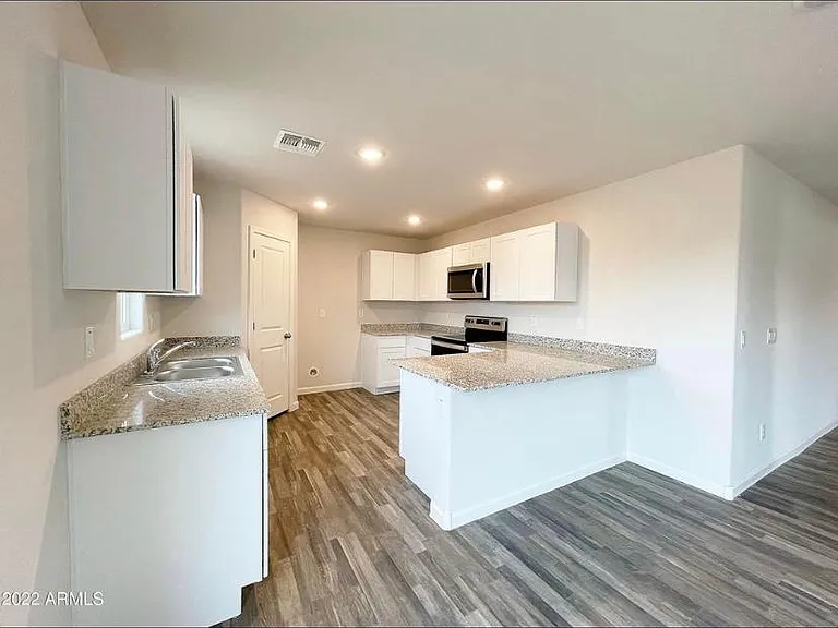 9236 W Madero Dr — Photo 2