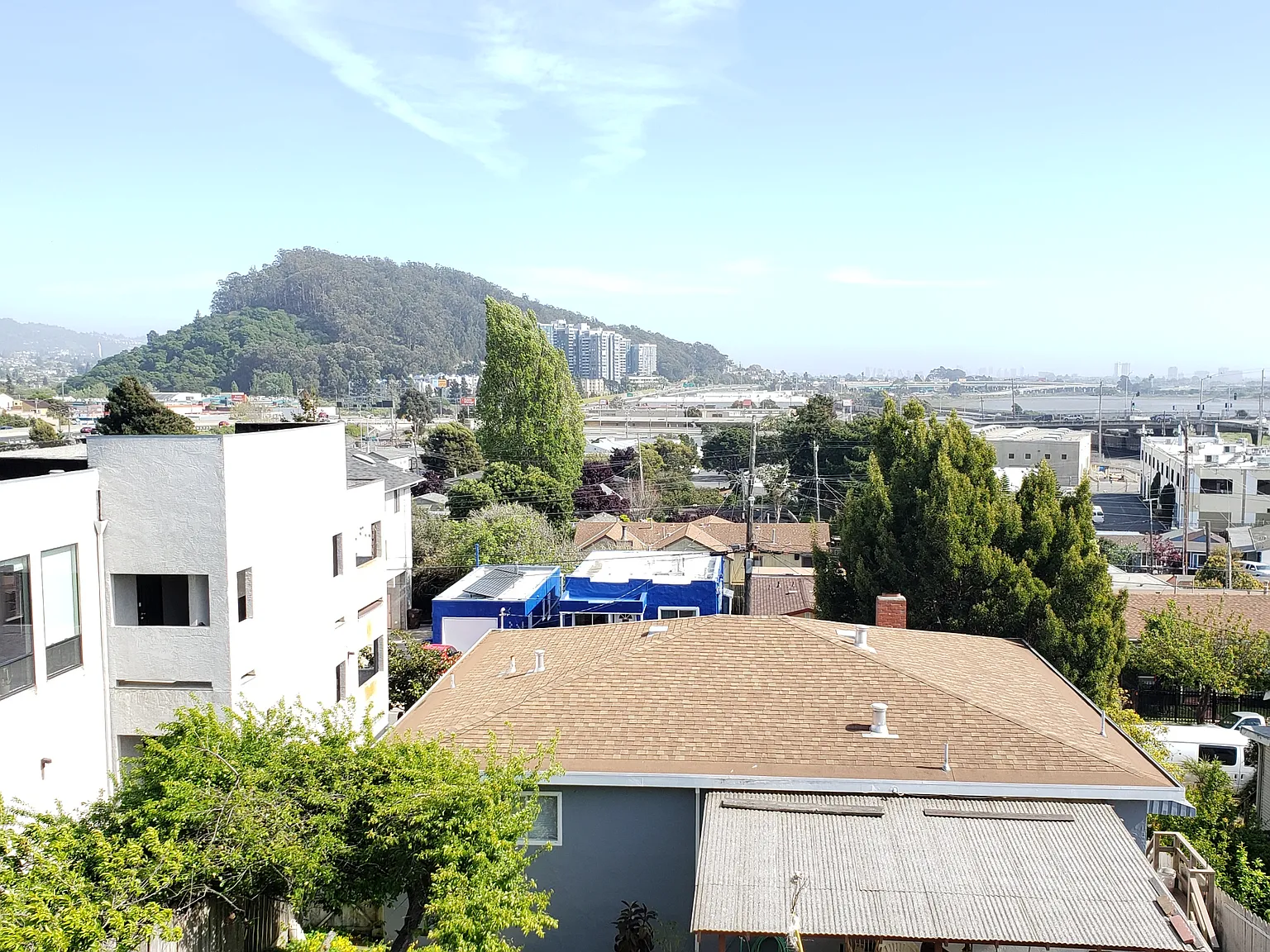 Sunset Vista Apartments — Photo 2