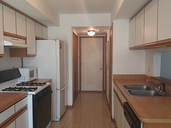 4th image of 4820 W 179th St