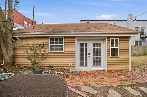 831 Gates Ave #C Photo 1