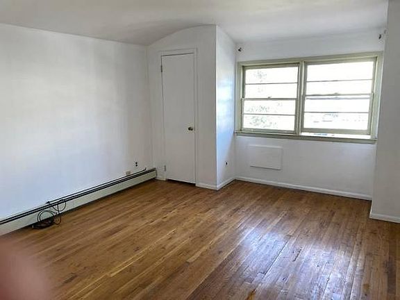 3rd image of 407 Travis Ave #3