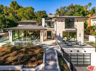 16879 Mooncrest Dr, Encino, CA 91436