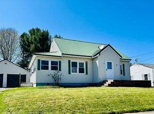 50 Spruce St, East Millinocket, ME 04430