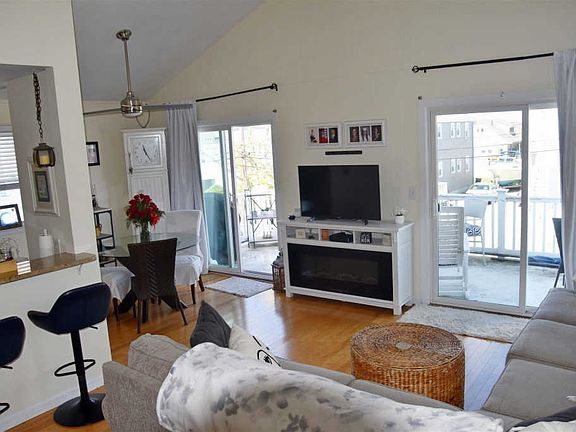 5th image of 915 Pleasure Ave #2