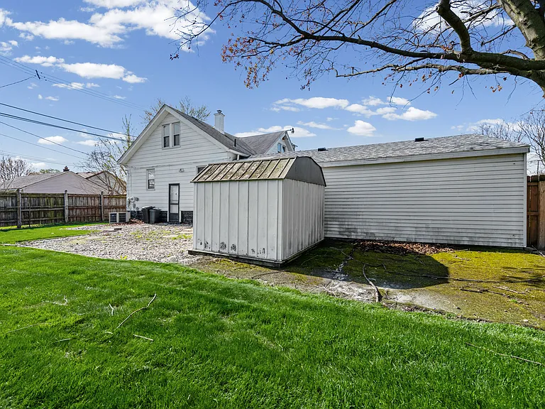 922 Mayflower Ave — Photo 4