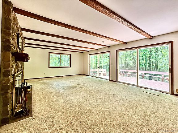 5th image of 243 Fraleigh Ln