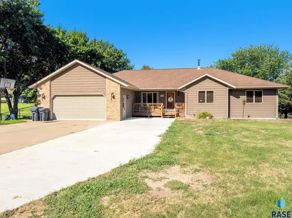 921 Elvira Dr, Garretson, SD 57030