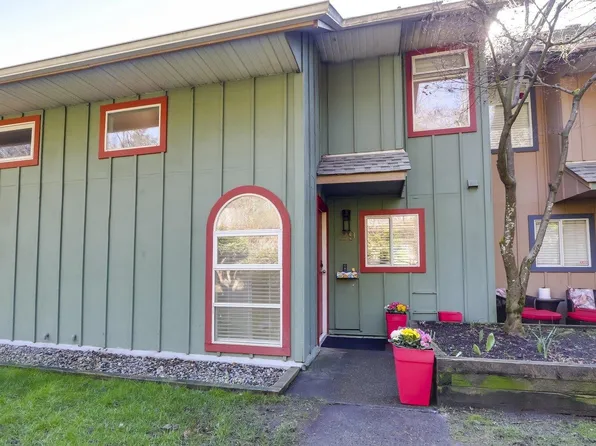 900 W 17th St #29, North Vancouver, BC V7P 3K5