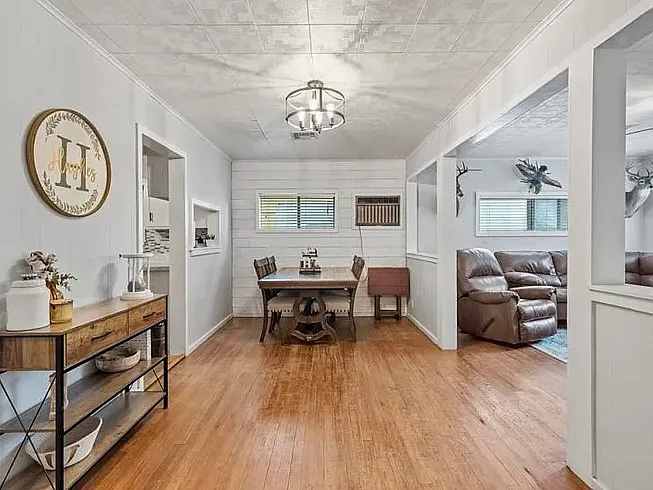821 S Crocker St — Photo 4