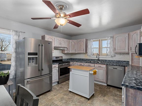 4th image of 2130 Greens Ave