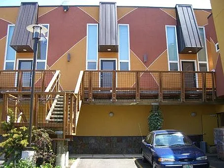 11006 NE Weidler St — Photo 3
