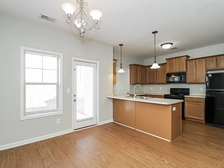 34 Samuel Way NW — Photo 7