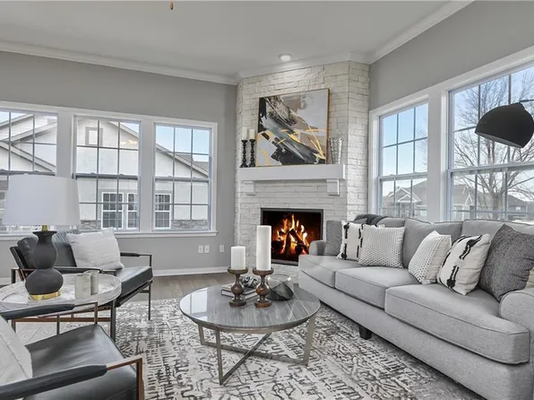 21746 W 120th Ct #3300, Olathe, KS 66061