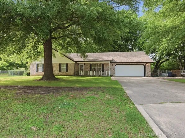 2529 S 28th Pl E, Muskogee, OK 74401