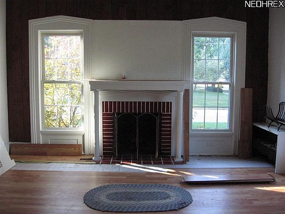 4th image of 209 S Eagle St