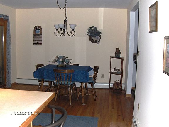 Dinning area open to Kitchen 