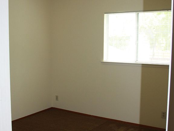 5th image of 610 W 1st Ave APT B