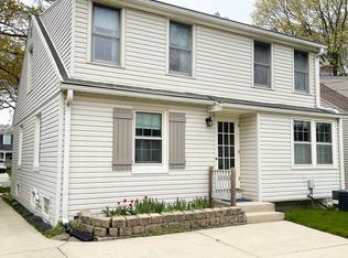 5122 N Bay Ridge Ave, Whitefish Bay, WI 53217