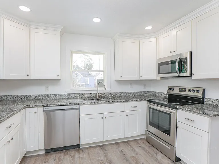 1609 Richmond Ave — Photo 9