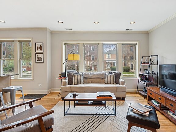 2nd image of 2711 W Argyle St #1