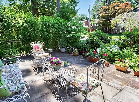 3rd image of 23 Cobb Ave
