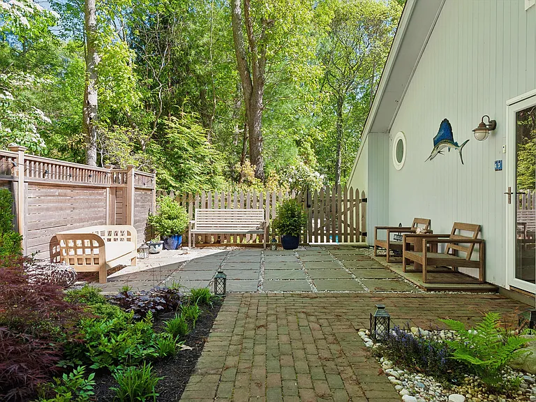 43 Highlands Dr — Photo 25