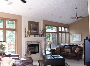 9173 River View Trl, Roscoe, IL 61073